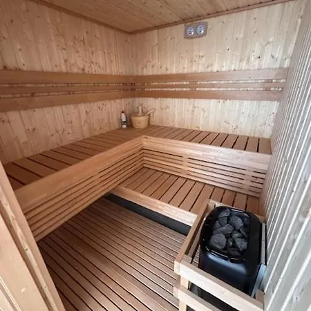 בקתה Meta By Brennus