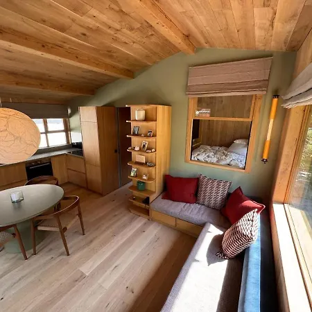 בקתה Meta By Brennus