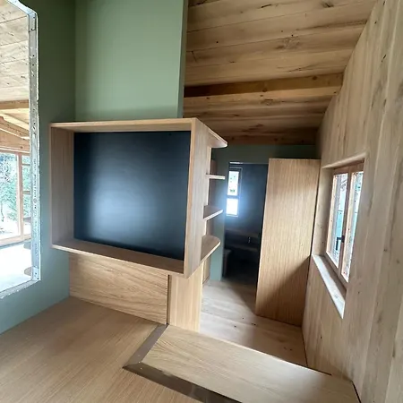 Meta By Brennus בקתה