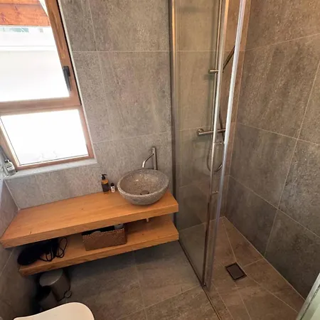 בקתה Meta By Brennus