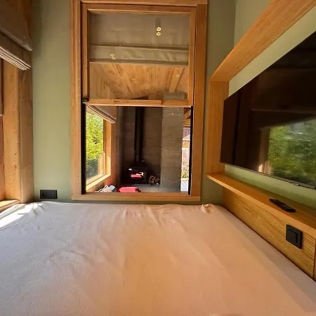 Meta By Brennus Σαλέ